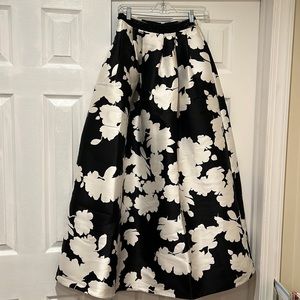 Beautiful classy black and white skirt; Juniors